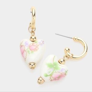 NWT Floral Printed Ceramic Heart Dangle Earrings